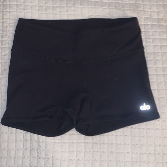 Alo yoga shorts - Picture 2 of 4